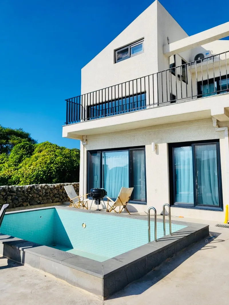 [Hangyeong, Jeju][Panpo] Super Special Price_ Panpo Port Private Duplex with Spacious Yard, Swimming Pool, and BBQ Zone 70