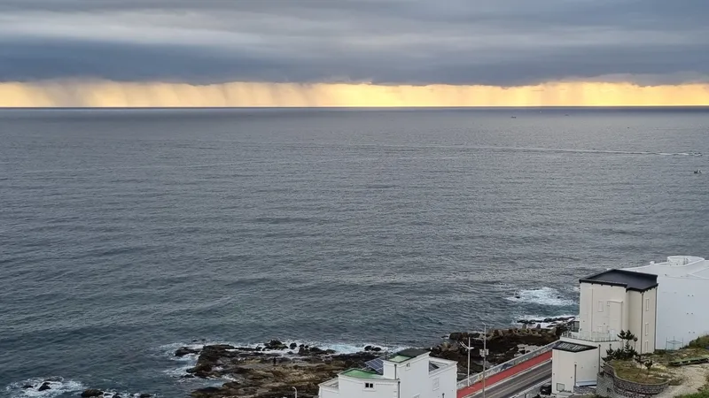 [Gangneung] Picturesque ocean view°Sunrise hotspot°Cleanliness°Healing just by staying at home°Convenient parking 39