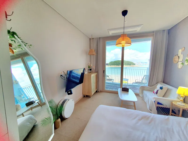 [Yeongjong, Incheon] Cool view / Peaceful ocean view. Close to airport (15 minutes away). Washer & dryer. 19
