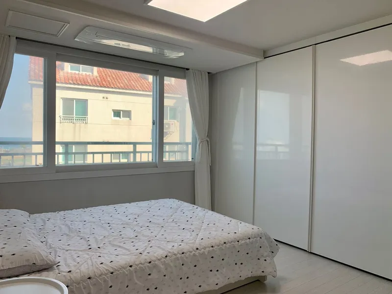 [Aewol, Jeju] Aired on Save Me Holmes Living room sea view Coastal road super close to the sea view 3