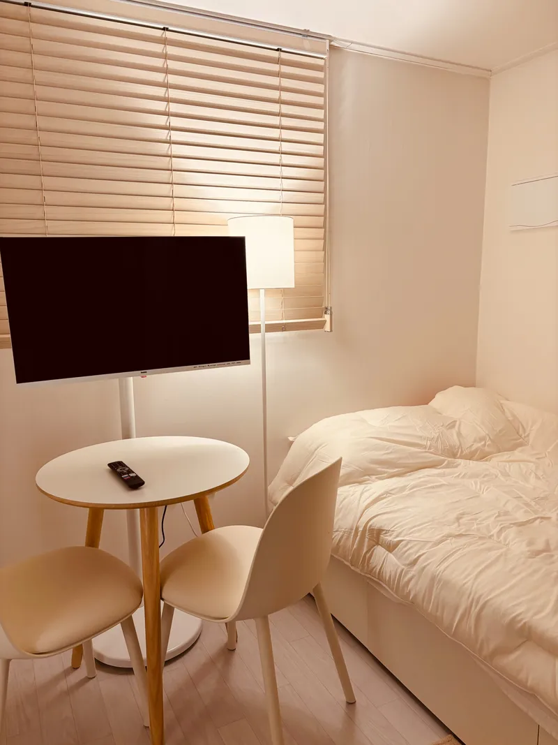 [Gwanak, Seoul] 3-minute walk from Sillim Station, newly built, clean, fully-furnished, 1.5-floor one-room 11