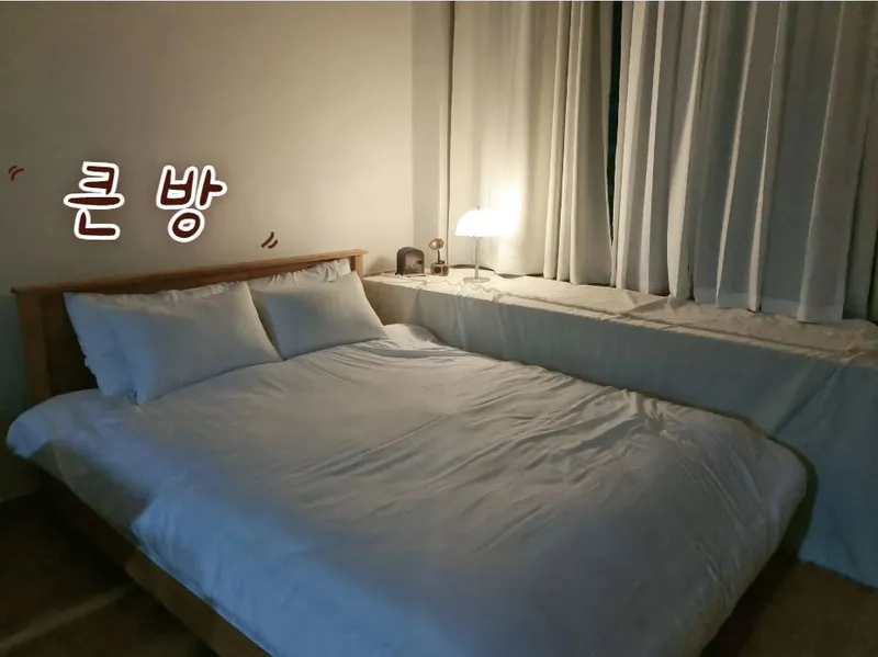 [경기 안양] 평촌역 아늑감성숙소 투베드감성퀸 #4인까지가능 3
