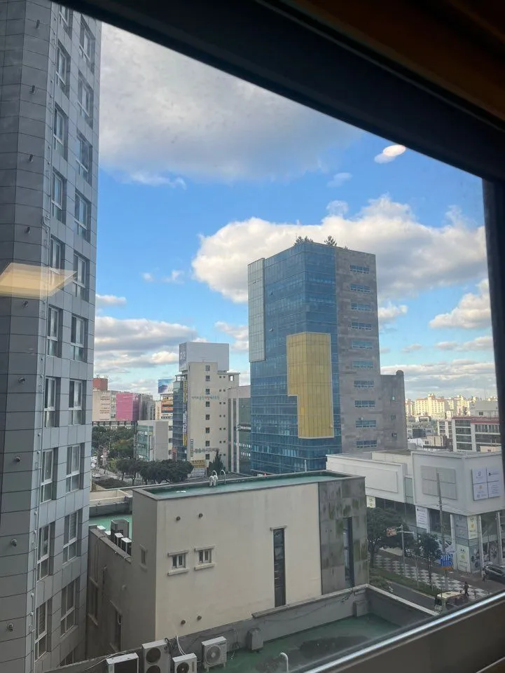 [제주 노형동] (리뷰5점)노형 시내중심 풀옵션 3룸2화장실-제주공항10분 25
