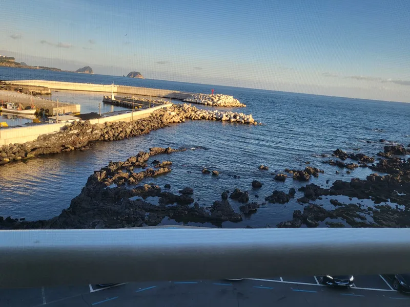 [Beophwan-dong, Seogwipo] ♡Right in front of Beophwan Beach♡ 3 rooms, 2 bathrooms, Olle Trail Course 7, 5 minutes by car to E-Mart 59