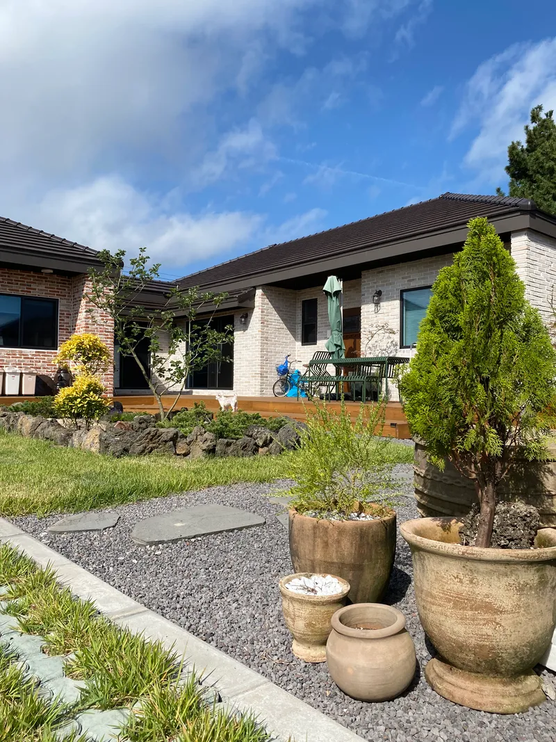 [Gujwa, Jeju] A Slow Dong_Jacuzzi Accommodation_ Stone Wall Field Wall Quiet Village View/Independent House/Breakfast 17