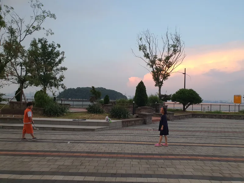 [Yeongjong, Incheon] Cool view / Peaceful ocean view. Close to airport (15 minutes away). Washer & dryer. 16