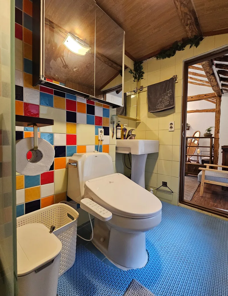 [Namhae] 141 pyeong independent Korean house with beautiful rafters, 5 minutes walk from German Village & the sea 12