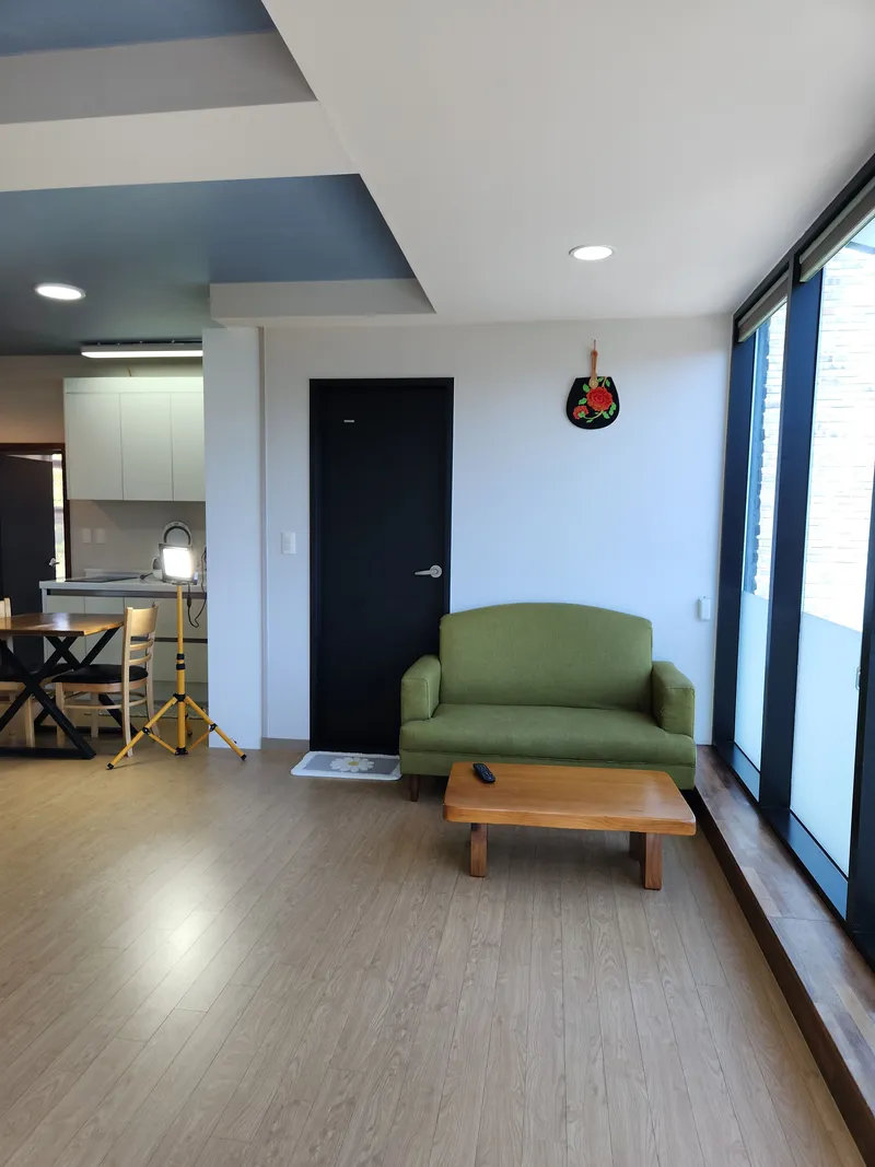 [Namwon, Seogwipo] 204, 2nd floor, wide window, cool view, 6 pyeong party room, Hanok style 11