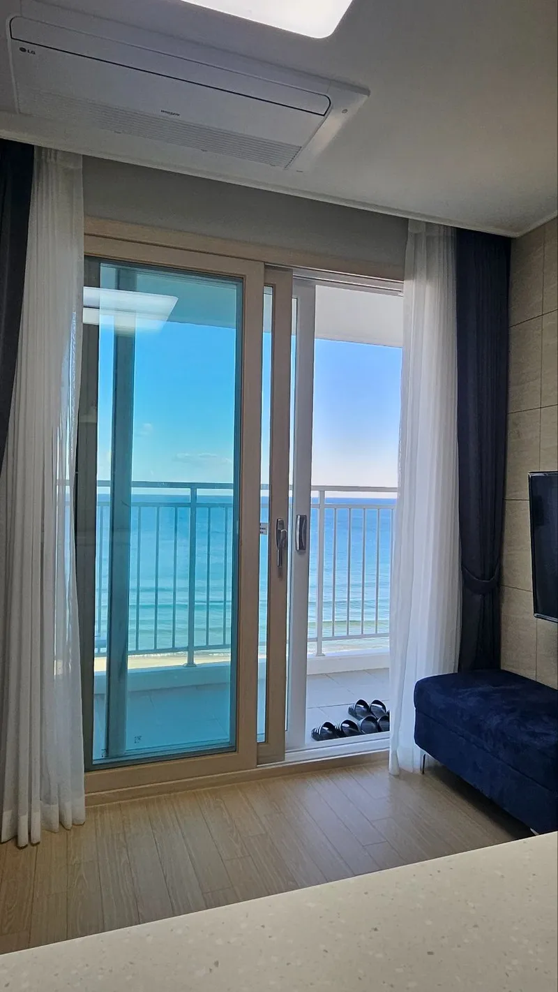 [Yangyang] Front ocean view, 4 people, bed sunrise view, spacious terrace, full options, OTT available 20
