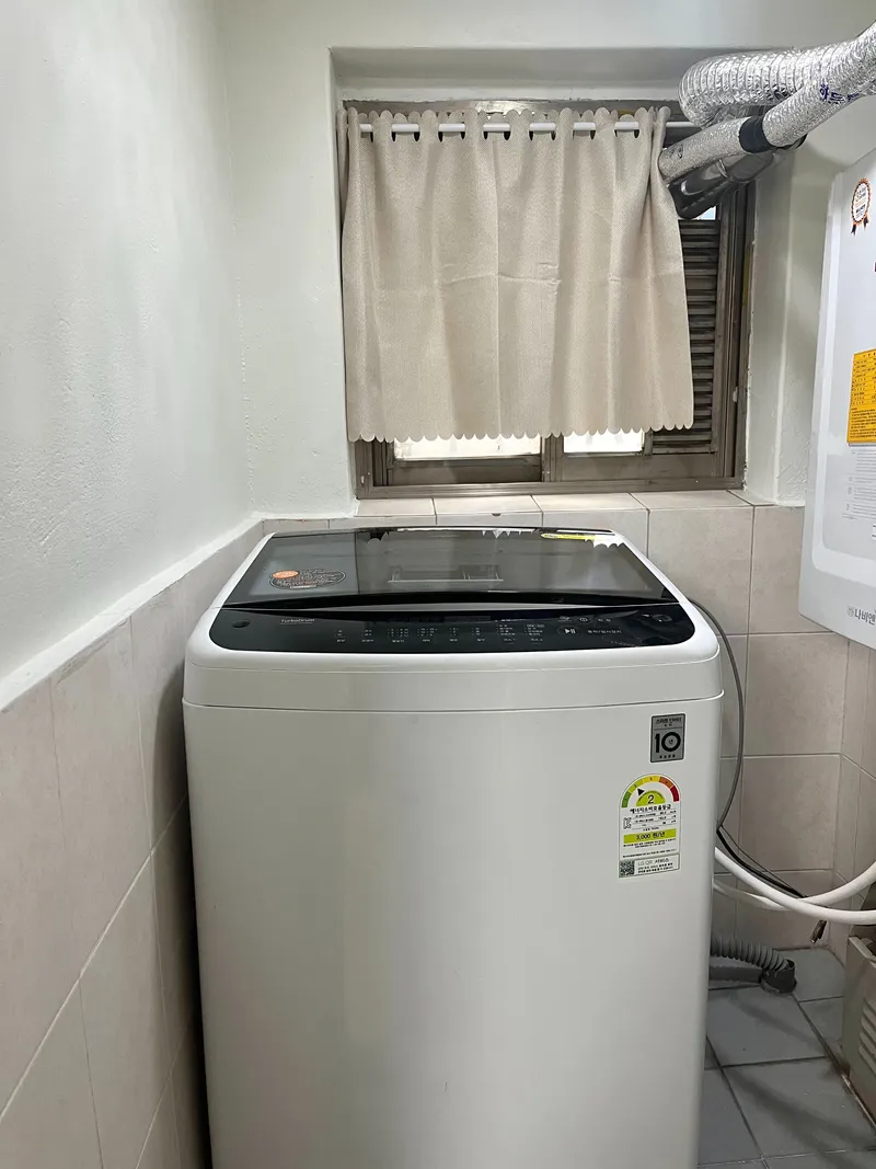 [Gangdong, Seoul] 5 min walk from Dundun-dong Station. Two rooms. Clean semi-basement. 10