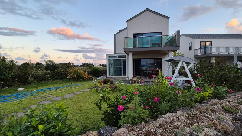[Hangyeong, Jeju] A three-story detached house with a view of Chagwido Island and windmills. 28