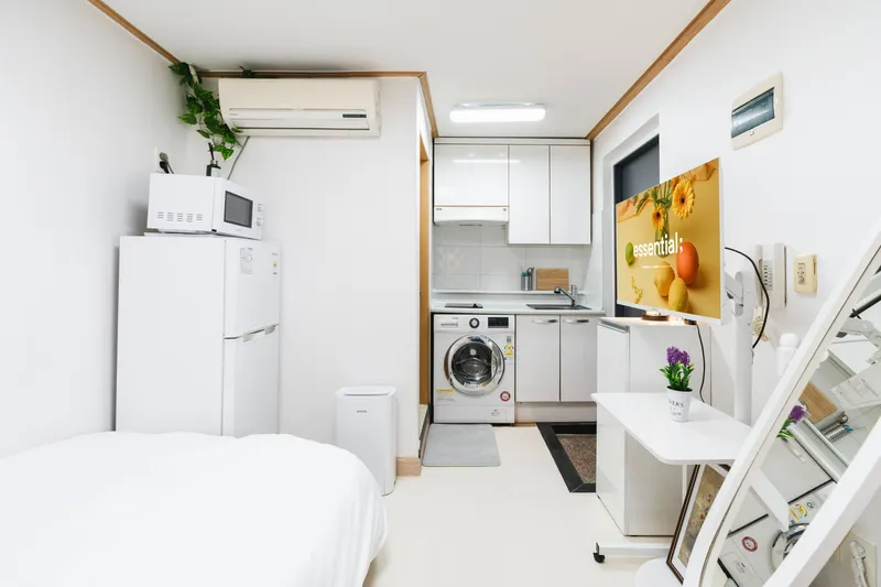 [Mapo, Seoul] 10 minutes walk from Hongik Univ. Station, Yeonam-dong 8
