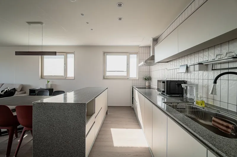 [Daejeong, Seogwipo] Entire 4th floor accommodation with a view of the ocean and Sanbangsan Mountain 34