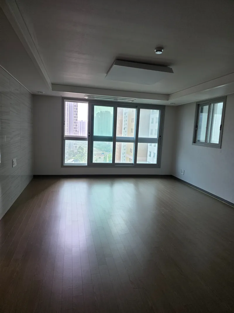 [Yeonsu, Incheon] 10-person ocean view full air conditioning 35 pyeong newly built 4-room apt 37
