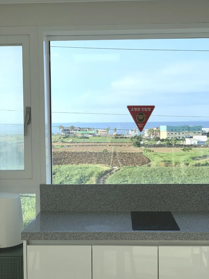 [Aewol, Jeju] A detached townhouse with a jacuzzi overlooking the nearby sea, coastal road 1 49