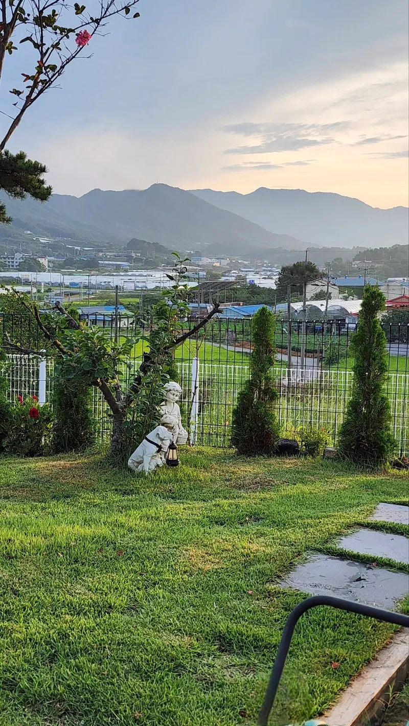[충북 옥천] #시골살기#잔디마당#감성숙소#애견동반숙소#한팀만을위한 독채 52