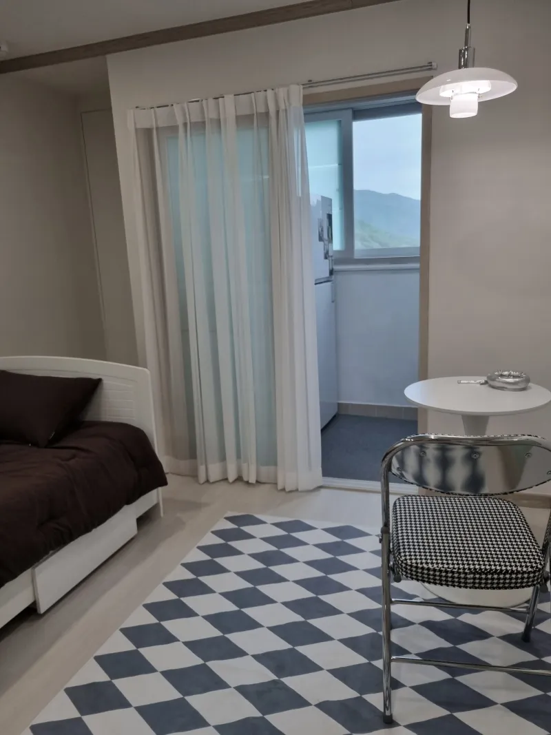 [Gimcheon] Quiet, detached studio apartment 301, 10 minutes by car from Gimcheon-Gumi Station 11