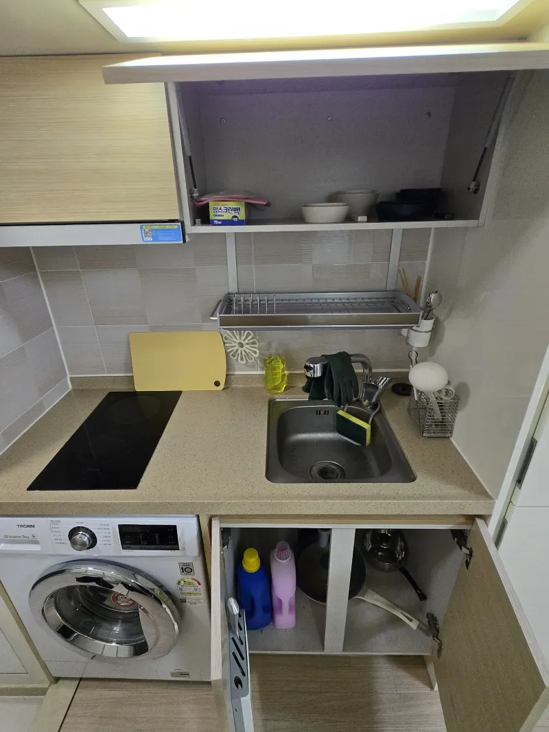 [Seodaemun, Seoul] 15-minute walk to Sinchon Severance Hospital / 4-minute walk to Ewha Womans Univ. Main Gate / 5-minute walk to Ewha Womans Univ. Station 19