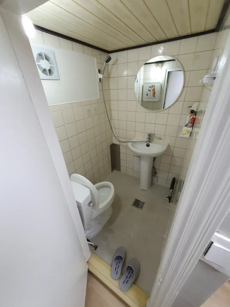 [Mapo, Seoul] Detached studio apartment #102 near Sinchon and Hongik University Station 3
