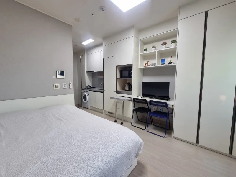 [Gangdong, Seoul] Fully equipped with excellent accessibility, 2 minutes from subway station, and 2 parking spaces 2