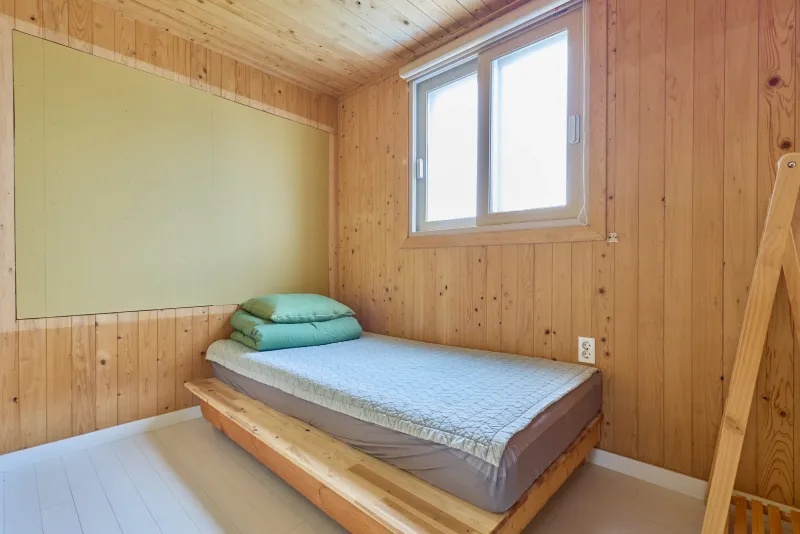 [Pyoseon, Seogwipo] A large family accommodation in front of the sparkling sea [3 rooms, 2 living rooms, 2 bathrooms] 4