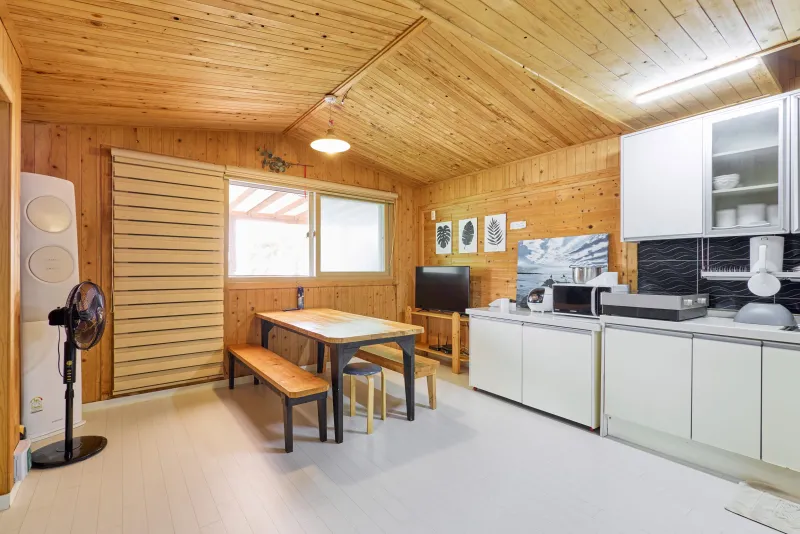 [Pyoseon, Seogwipo] A large family accommodation in front of the sparkling sea [3 rooms, 2 living rooms, 2 bathrooms] 11