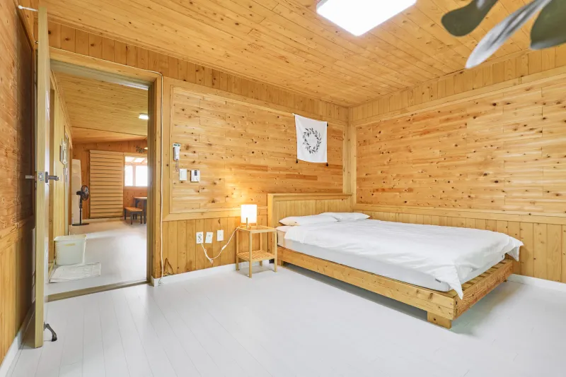 [Pyoseon, Seogwipo] A large family accommodation in front of the sparkling sea [3 rooms, 2 living rooms, 2 bathrooms] 3