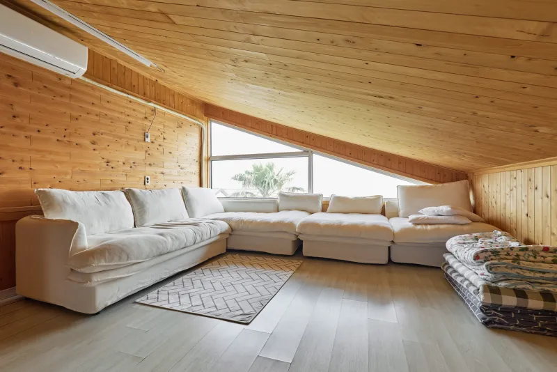 [Pyoseon, Seogwipo] A large family accommodation in front of the sparkling sea [3 rooms, 2 living rooms, 2 bathrooms] 6