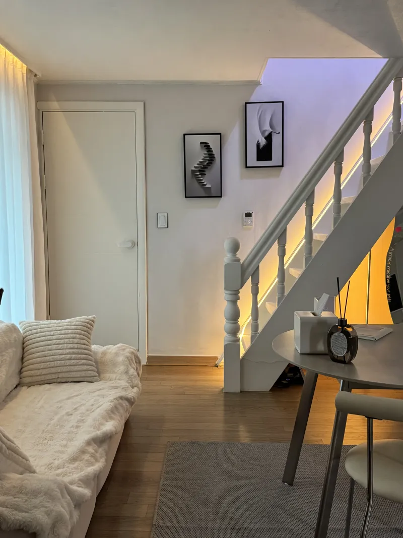 [Gwangjin, Seoul] 1 minute from Konkuk University Station, 4 rooms, 1.5 stories/Romantic duplex, large attic 23