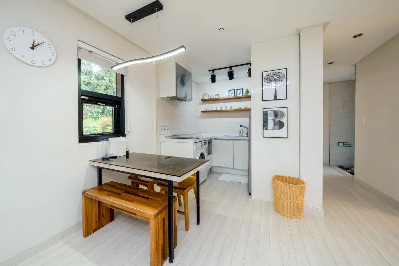 [Namwon, Seogwipo] A quiet rural village surrounded by tangerine orchards, a Nordic-style detached house_White Room 32