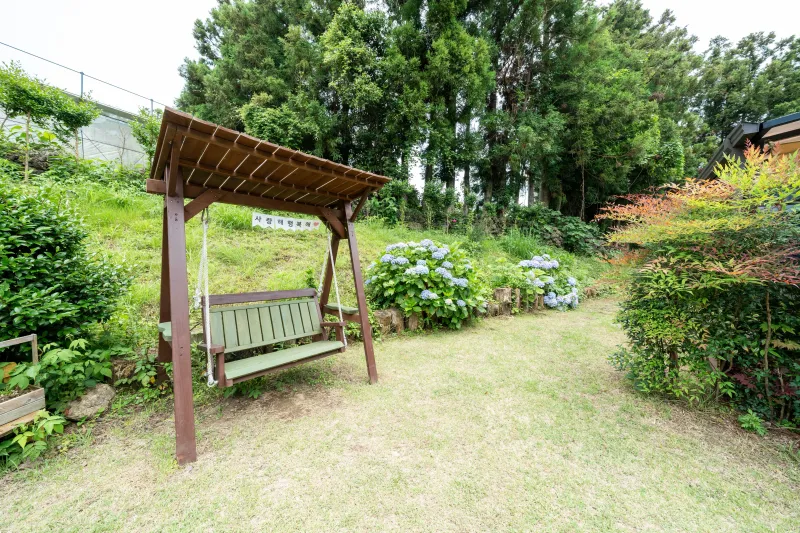 [Namwon, Seogwipo] A quiet rural village surrounded by tangerine orchards, a Nordic-style detached house_White Room 40