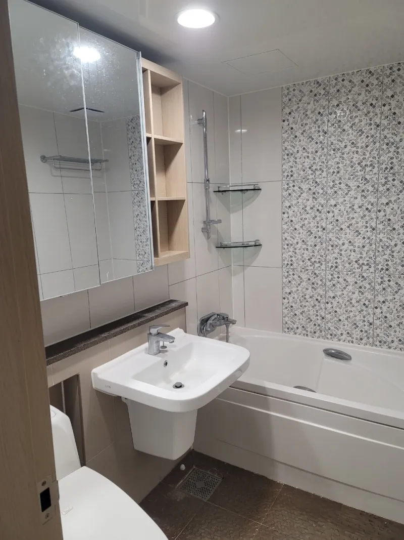 [Changwon] 3 bedroom, 2 bathrooms, high-rise apartment with an open city view 6