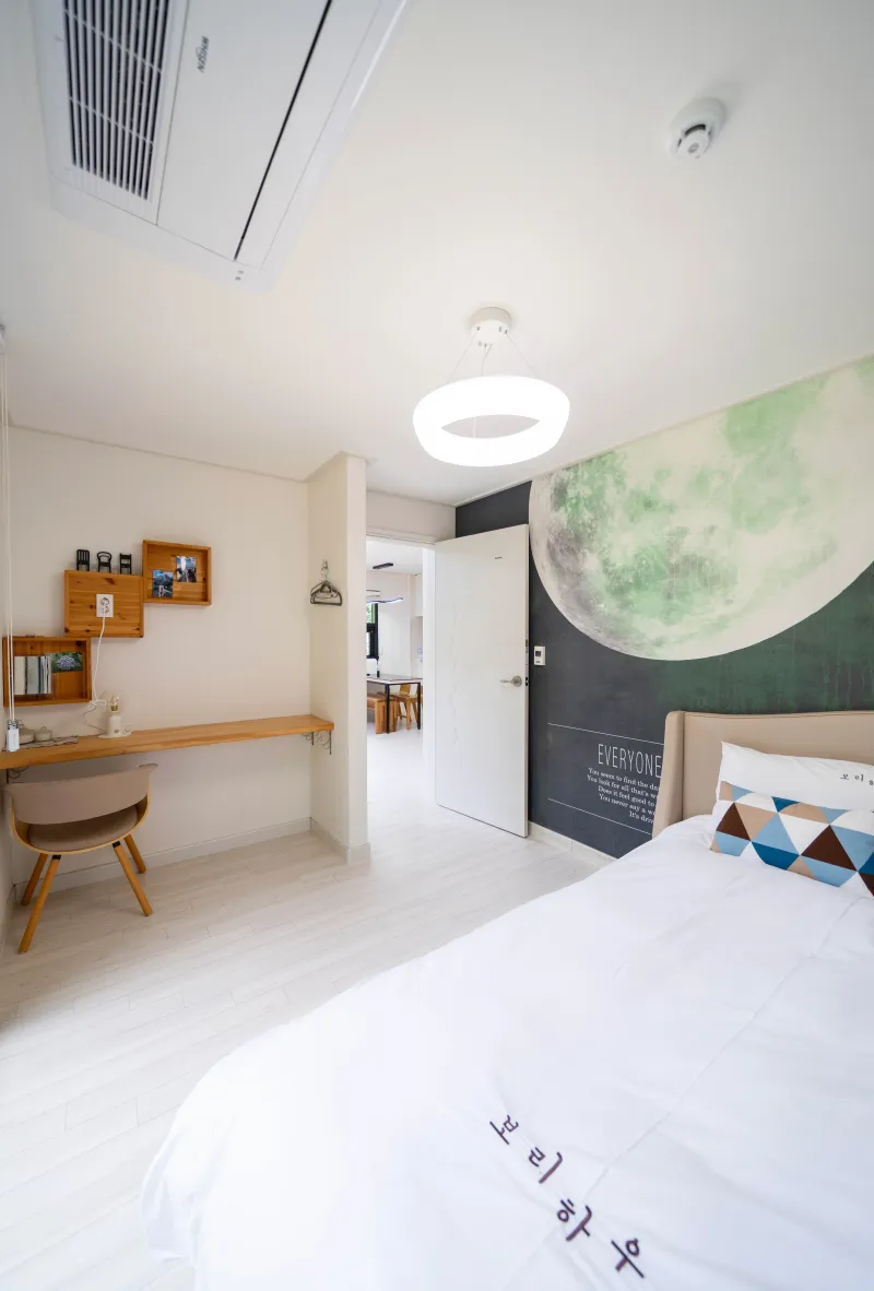 [Namwon, Seogwipo] A quiet rural village surrounded by tangerine orchards, a Nordic-style detached house_White Room 3
