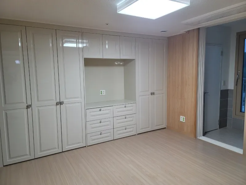 [Changwon] 3 bedroom, 2 bathrooms, high-rise apartment with an open city view 2