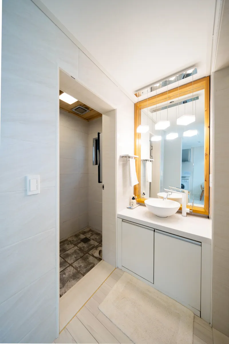 [Namwon, Seogwipo] A quiet rural village surrounded by tangerine orchards, a Nordic-style detached house_White Room 24