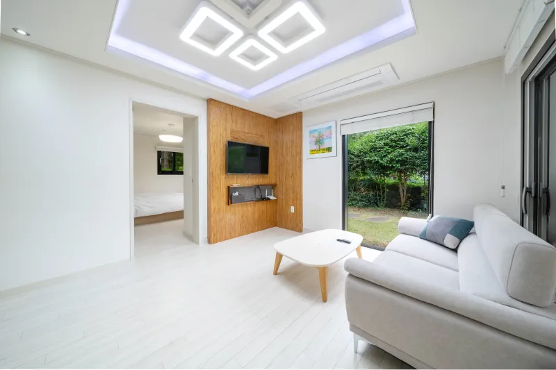 [Namwon, Seogwipo] A quiet rural village surrounded by tangerine orchards, a Nordic-style detached house_White Room 29