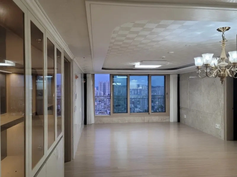 [Changwon] 3 bedroom, 2 bathrooms, high-rise apartment with an open city view 8