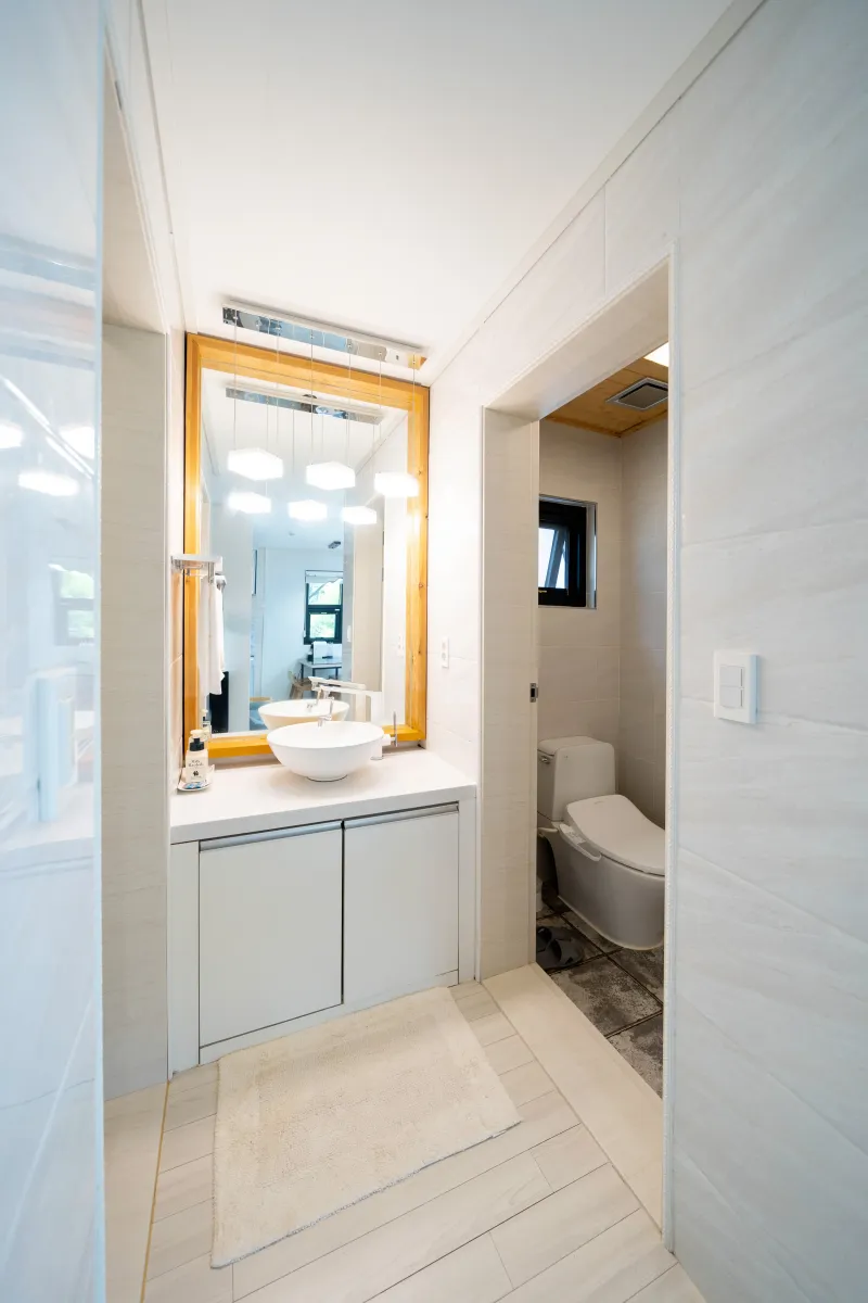 [Namwon, Seogwipo] A quiet rural village surrounded by tangerine orchards, a Nordic-style detached house_White Room 23