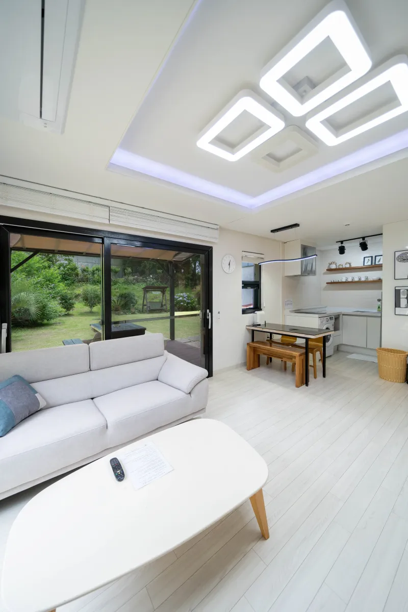 [Namwon, Seogwipo] A quiet rural village surrounded by tangerine orchards, a Nordic-style detached house_White Room 36