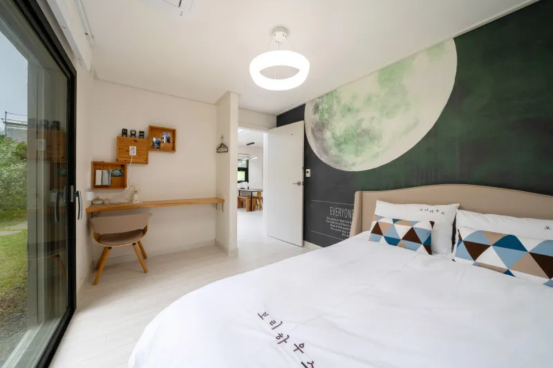 [Namwon, Seogwipo] A quiet rural village surrounded by tangerine orchards, a Nordic-style detached house_White Room 7