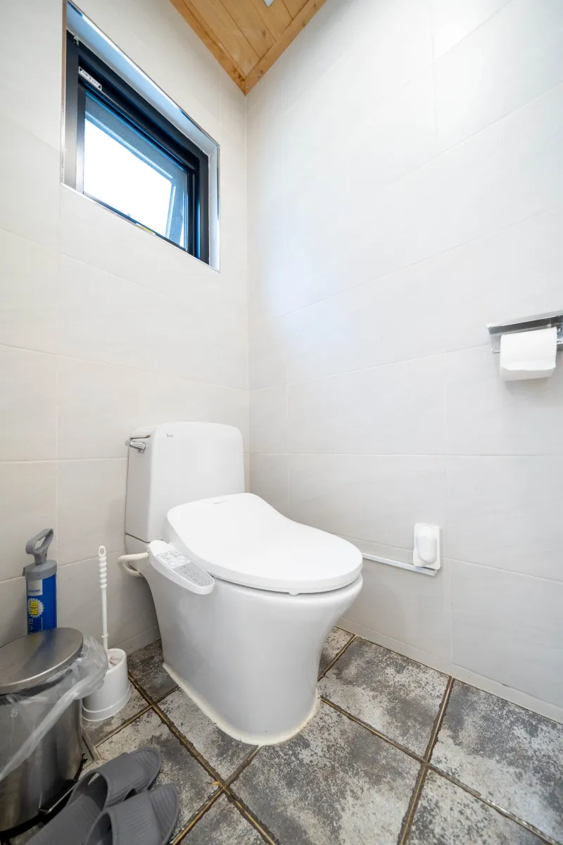 [Namwon, Seogwipo] A quiet rural village surrounded by tangerine orchards, a Nordic-style detached house_White Room 21