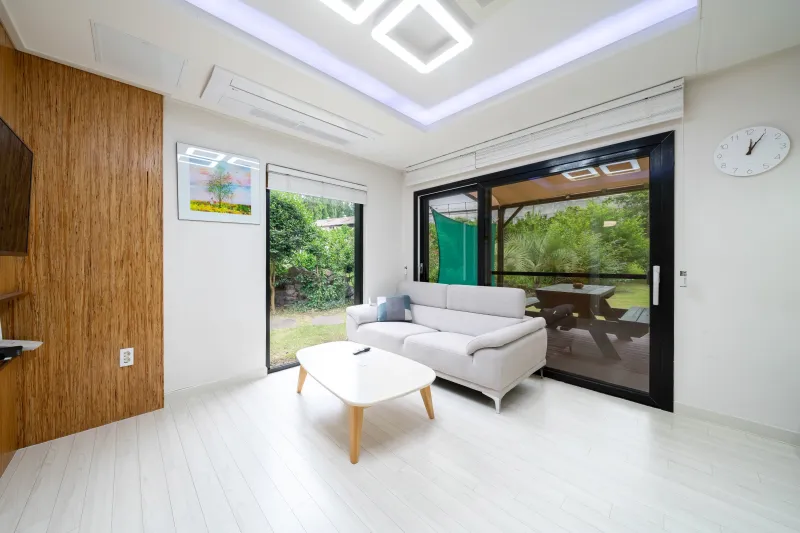 [Namwon, Seogwipo] A quiet rural village surrounded by tangerine orchards, a Nordic-style detached house_White Room 30