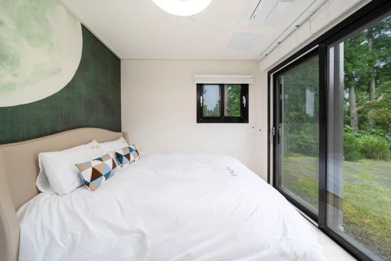 [Namwon, Seogwipo] A quiet rural village surrounded by tangerine orchards, a Nordic-style detached house_White Room 8
