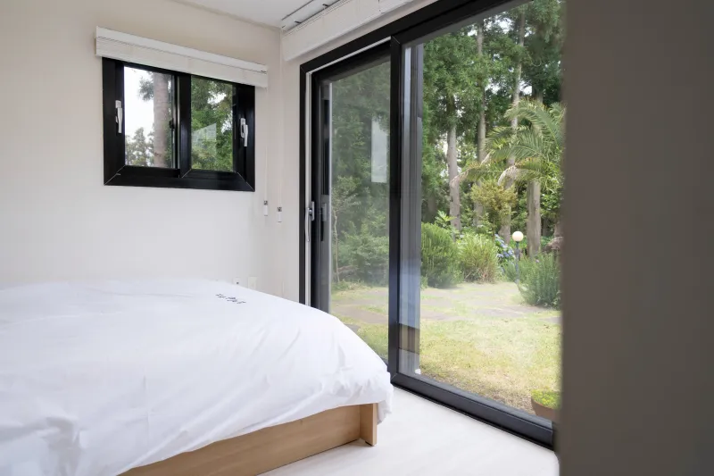 [Namwon, Seogwipo] A quiet rural village surrounded by tangerine orchards, a Nordic-style detached house_White Room 4