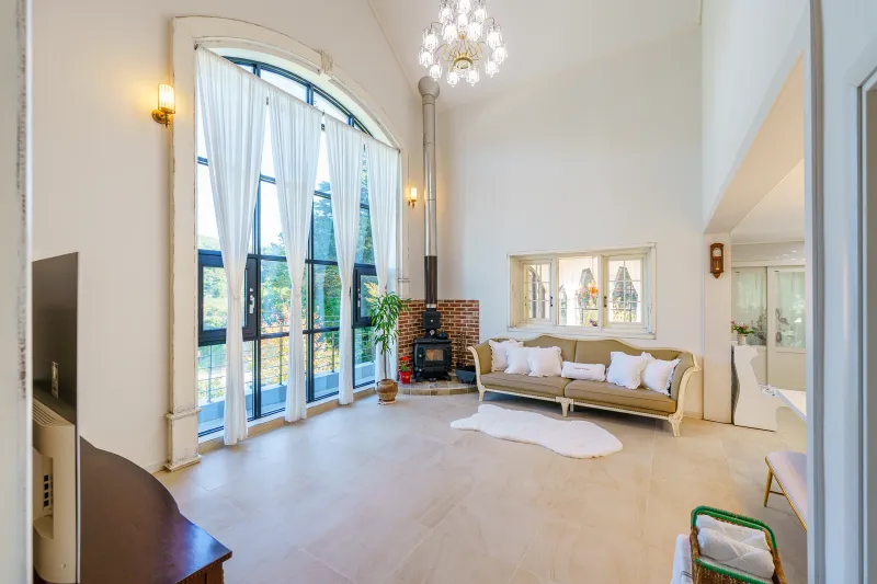 [Gangneung][Gangneung, Gangwon-do] A 55-pyeong duplex house with a European feel in the forest. 45
