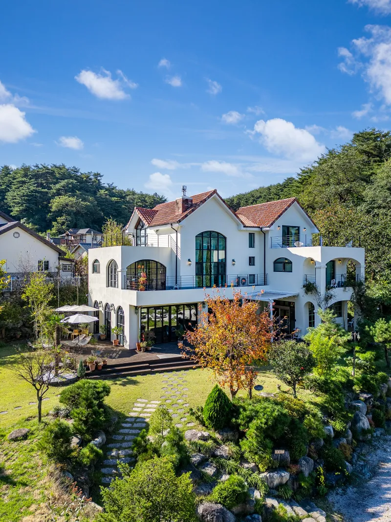 [Gangneung][Gangneung, Gangwon-do] A 55-pyeong duplex house with a European feel in the forest. 66