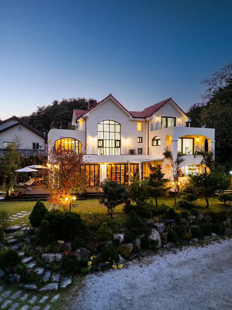 [Gangneung][Gangneung, Gangwon-do] A 55-pyeong duplex house with a European feel in the forest. 80