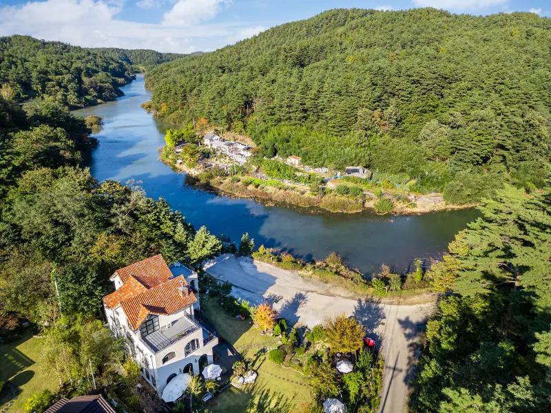 [Gangneung][Gangneung, Gangwon-do] A 55-pyeong duplex house with a European feel in the forest. 78