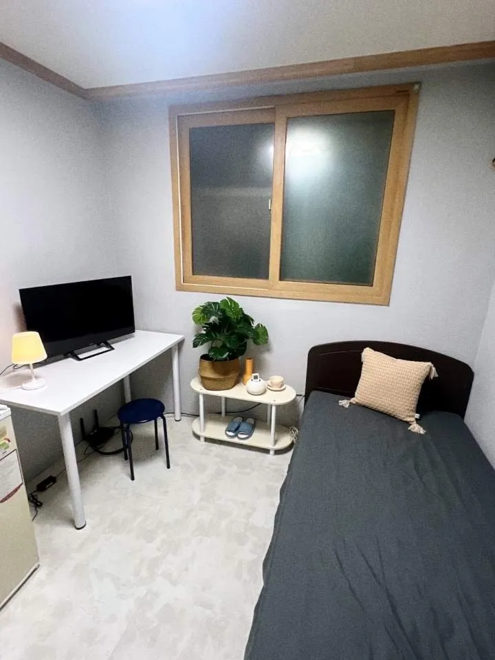 [Bucheon] Room 406, a cost-effective single-person accommodation 1-minute walk from Yeokgok Station 3