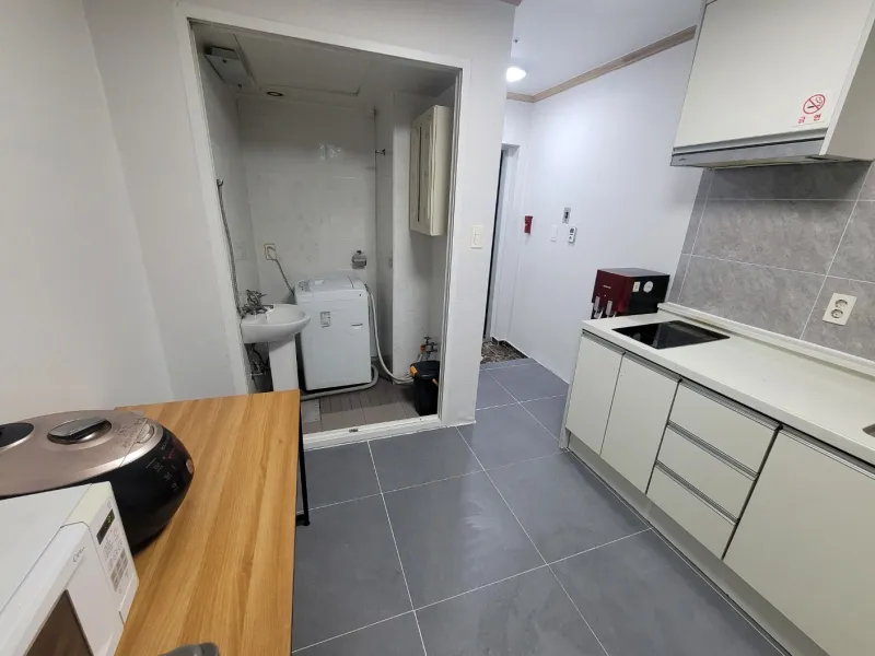 [Bucheon] Room 406, a cost-effective single-person accommodation 1-minute walk from Yeokgok Station 7